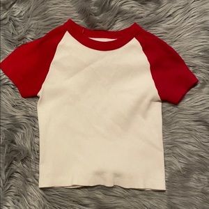 BRANDY MELVILLE BASEBALL TEE